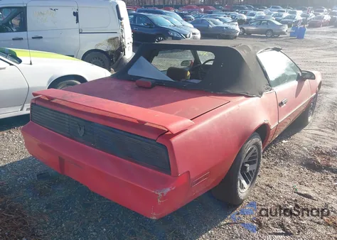 1984 Pontiac Firebird Trans Am z USA, uszkodzony, nr VIN 1G2AW87H2EN201748